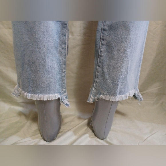 🍒 J Brand Women's Selena Faded Blue Straight Leg Jeans - Picture 7 of 10